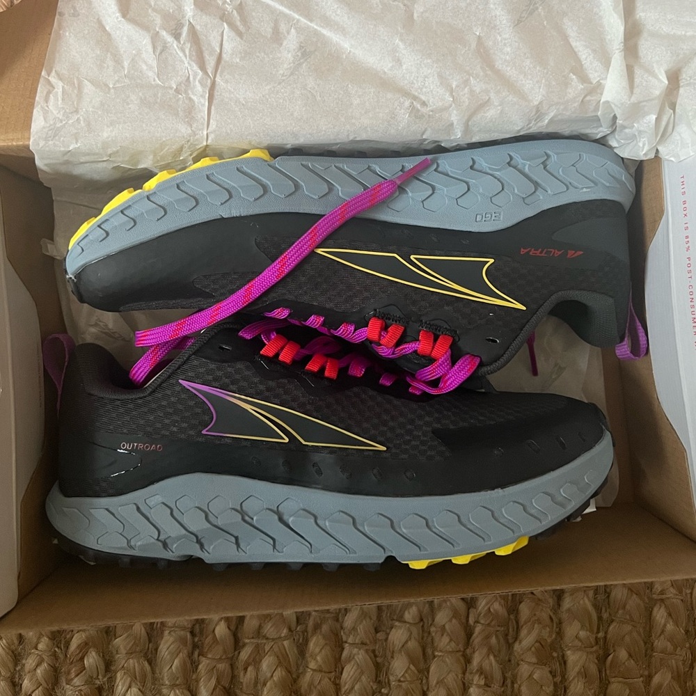 Altra Outroad Women’s Size 8 NIB Dark Gray/Blue